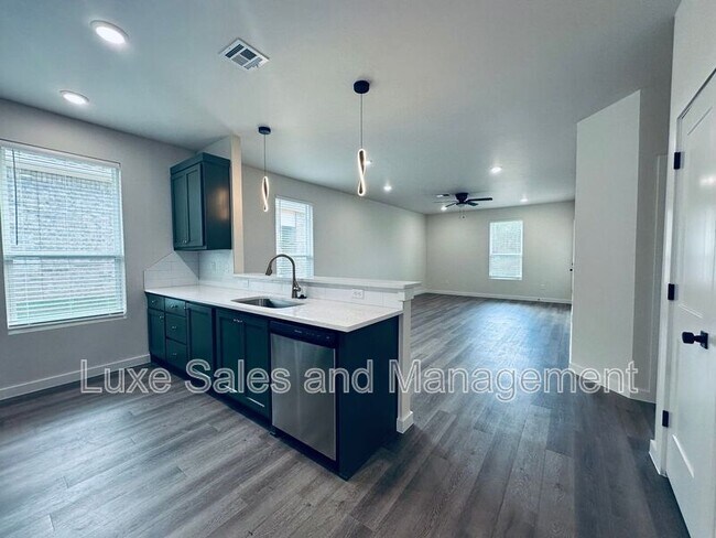 Building Photo - 16305 Villa Valeria Way