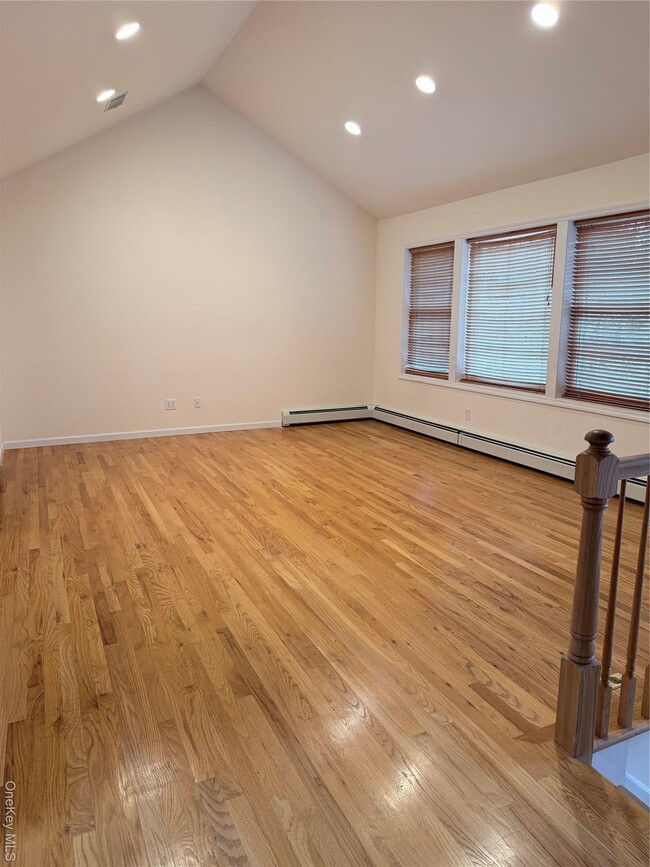 Building Photo - 1043 Roosa Gap Rd