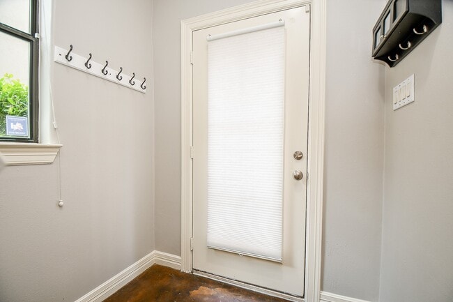 Building Photo - 118 McGowen St