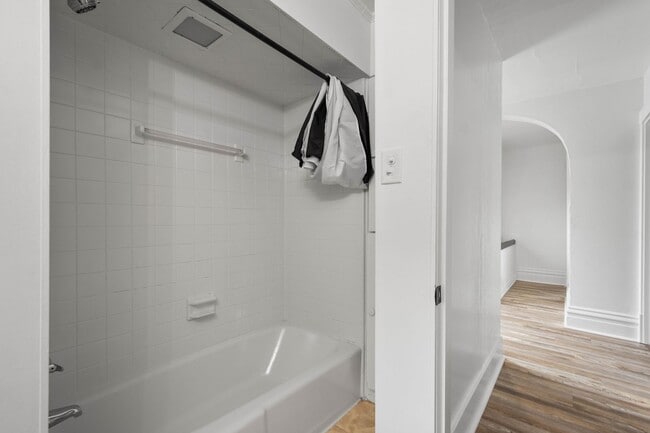 Building Photo - MOVE IN SPECIAL! $700 OFF 1ST MONTH'S RENT...