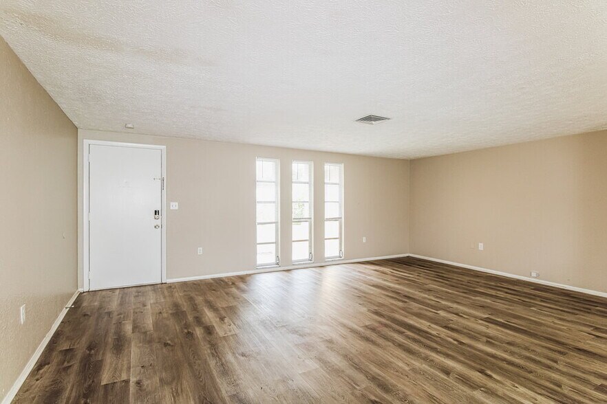Building Photo - 7043 Fireside Dr