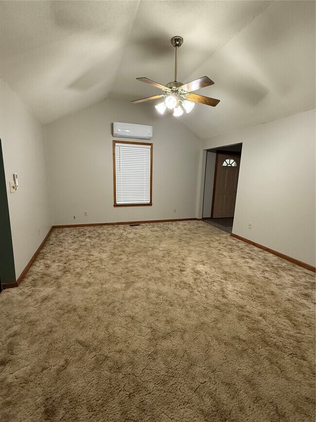 Building Photo - 8653 Reichl Dr