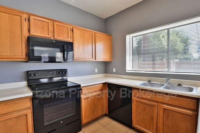 Building Photo - 1653 E Cindy St