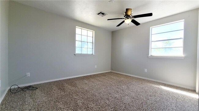 Building Photo - 14025 N Everest Ave