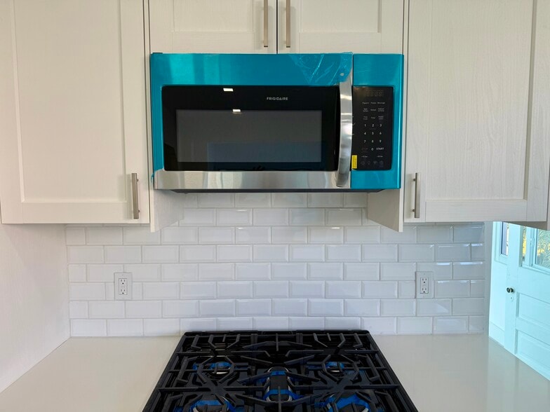 New Microwave - 340 NE 125th St