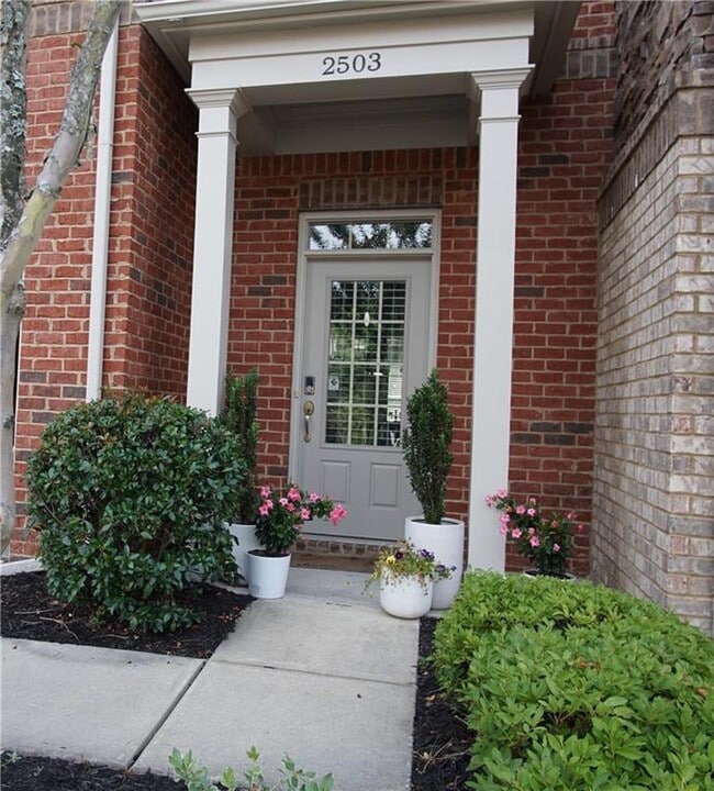 Building Photo - 2503 Norwood Dr SE