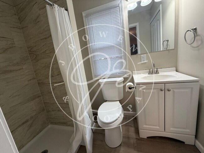 Building Photo - Beautiful 3 bedroom 2 bathroom home in South Toledo