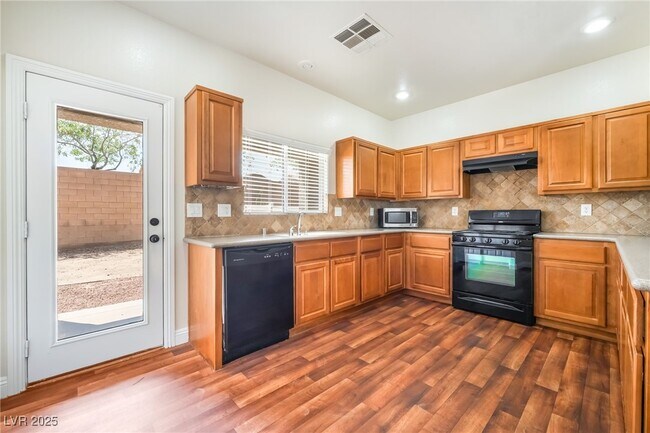 Building Photo - 9175 Sunken Meadow Ave