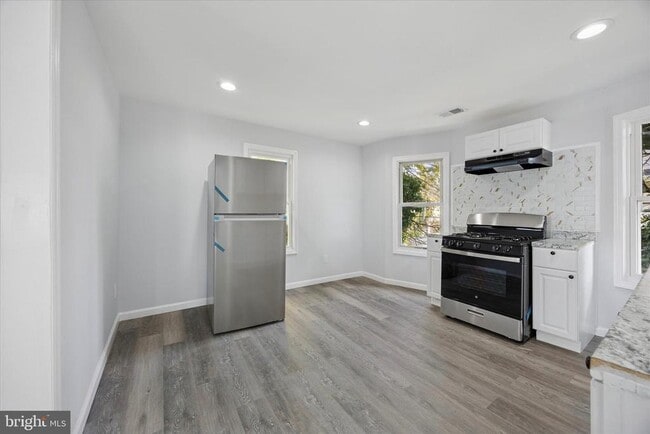 Building Photo - 566 Rutherford Ave