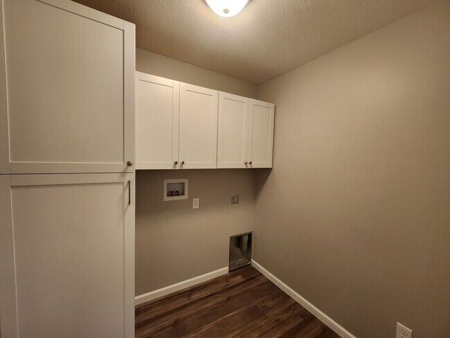 Building Photo - Hot Deal: Save $2,000 Today! Qualified app...
