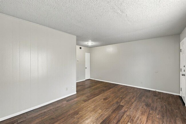 Building Photo - 2319 Greenfield Pkwy