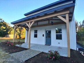 Building Photo - Newly renovated 4 bed 2.5 bath, located in downtown Wilmington