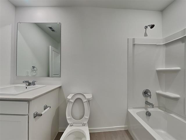 Building Photo - 1620 Parlier St