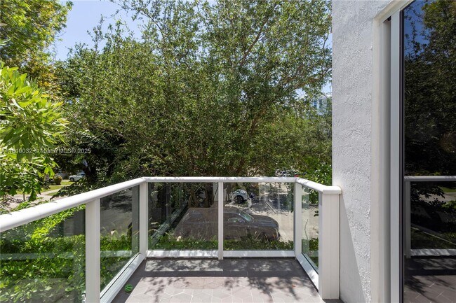 Building Photo - 455 NE 39th St