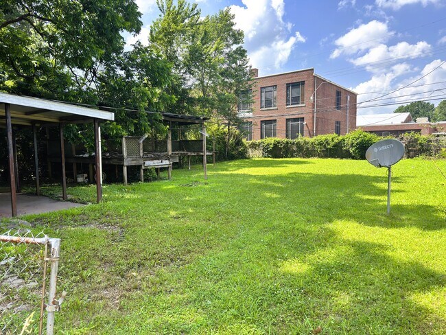 Building Photo - 4100 Vaughn Rd