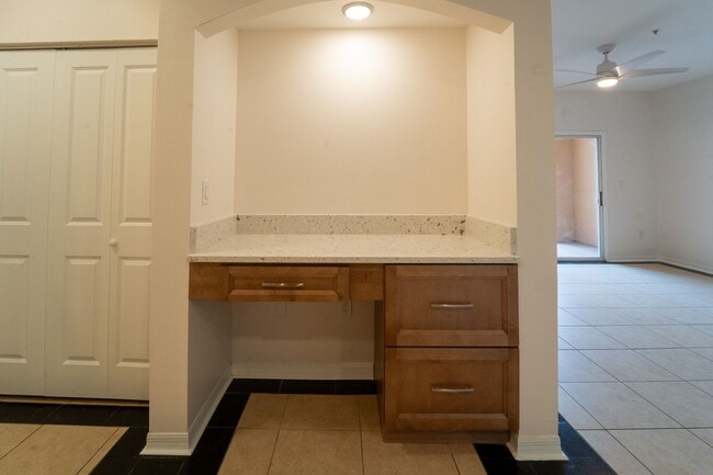 Building Photo - 3/2 Apartment with Garage