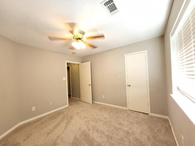 Building Photo - 20402 Westfield Pkwy Dr