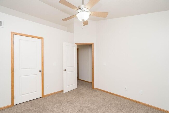 Building Photo - 15229 Alpine Dr