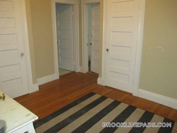 Building Photo - 1887 Beacon St