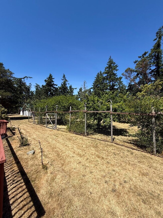 Building Photo - 3 Bed, 1 Bath Single Level Home For Rent in Port Townsend!