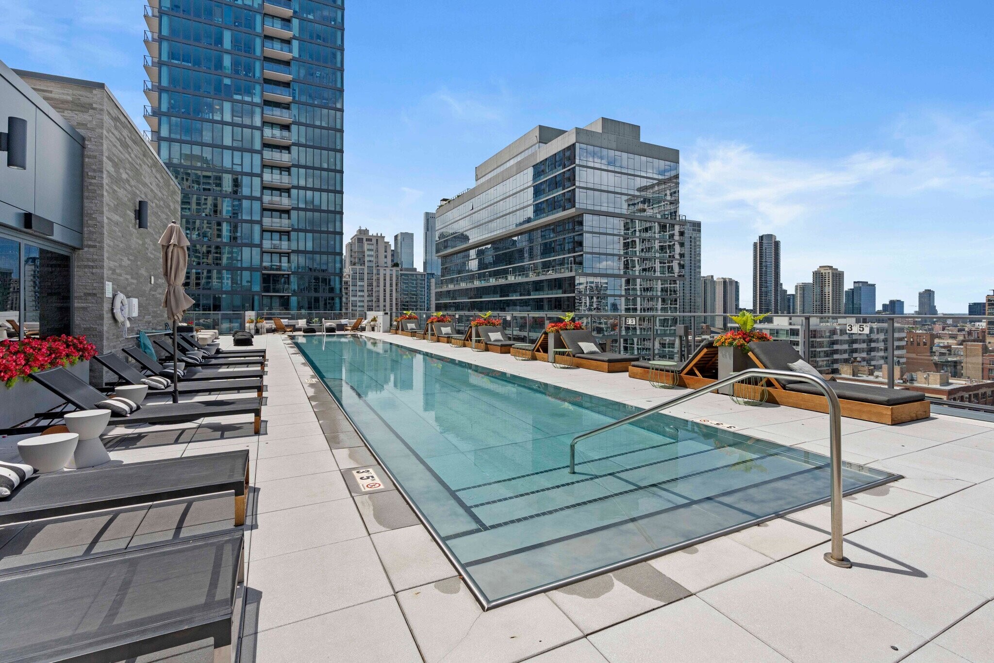 Building Photo - 189 W Huron St