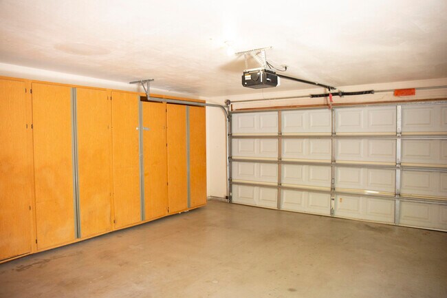 Building Photo - 40588 Clover Ln