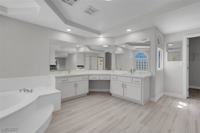 Building Photo - 3604 N Campbell Rd