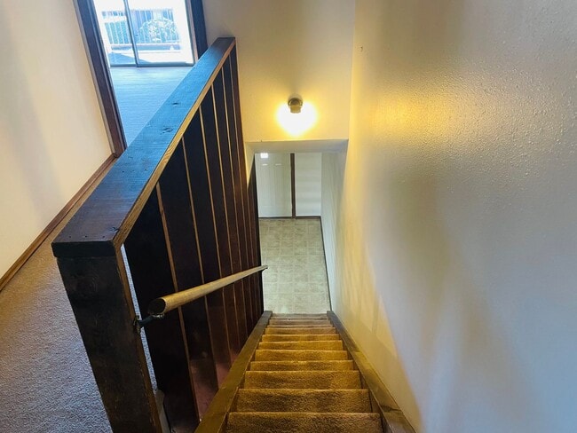 Building Photo - Village of Oak Creek condo.