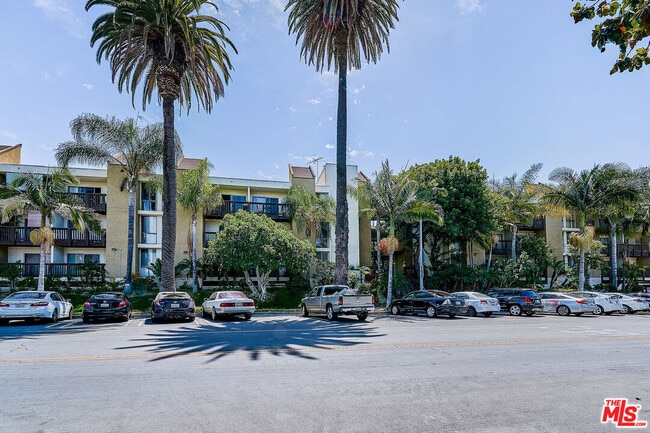 Building Photo - 320 S Ardmore Ave