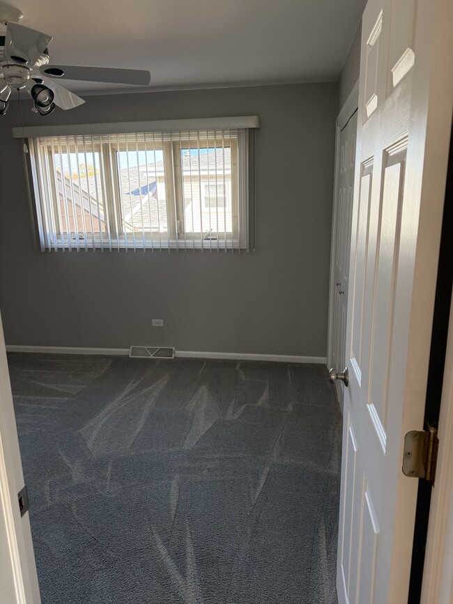 Building Photo - 585 Leahy Cir