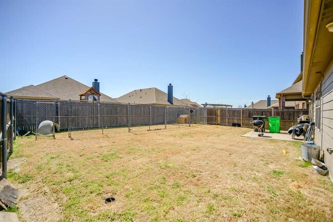 Building Photo - 1014 Lake Grove Dr