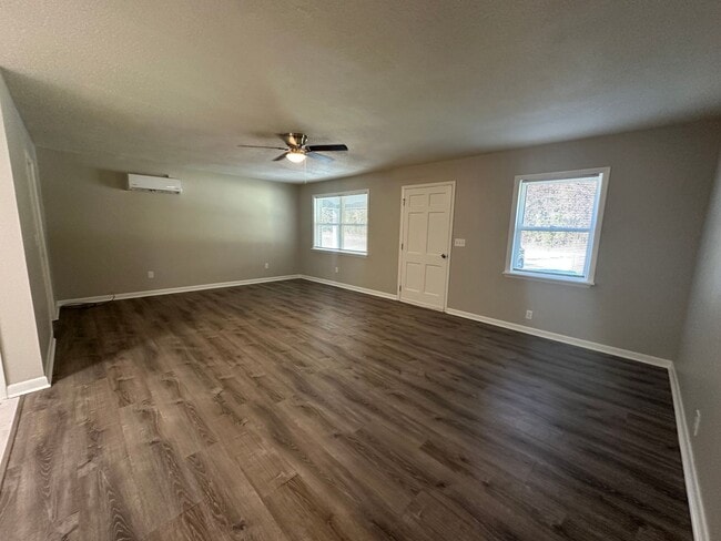 Building Photo - 811 Allen St