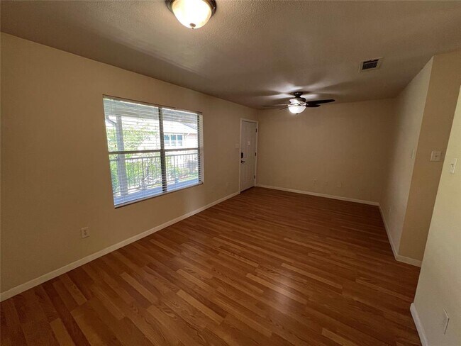 Building Photo - 2450 Ashdale Dr
