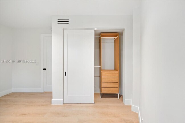 Building Photo - 1111 Crandon Blvd