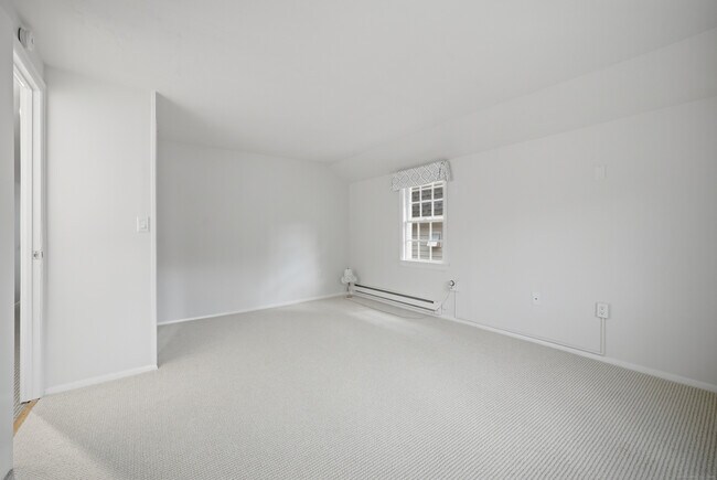 Building Photo - 205 Hillspoint Rd