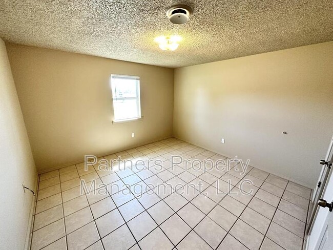 Building Photo - 95 N Pine Ave