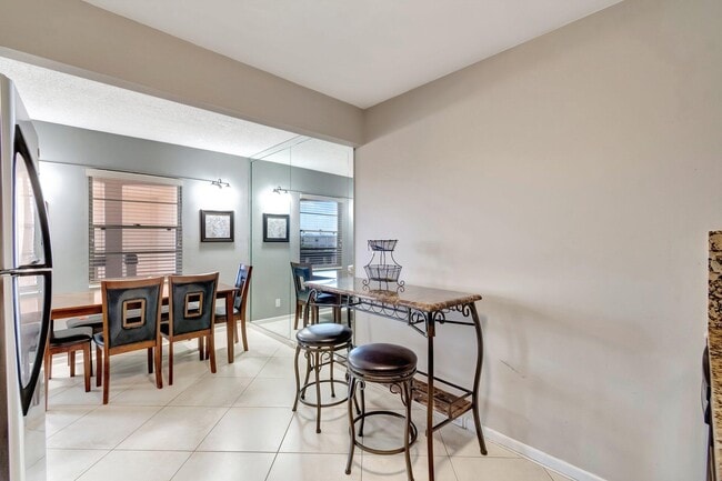 Building Photo - 4049 Wolverton C