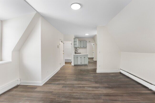 Building Photo - 676 Chestnut St