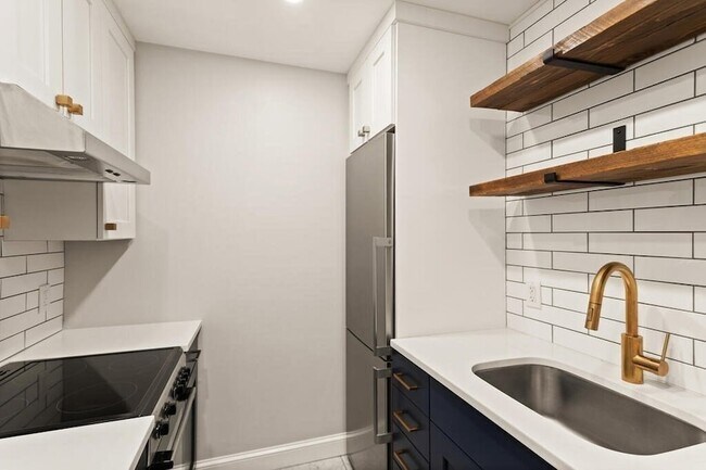Building Photo - 473 Beacon St