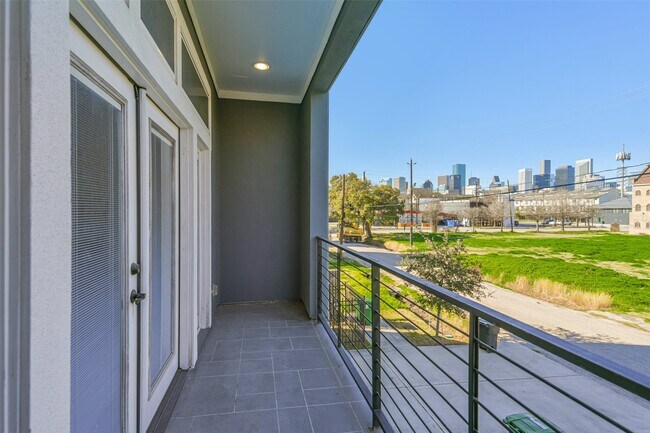 Building Photo - 2422 Hadley St