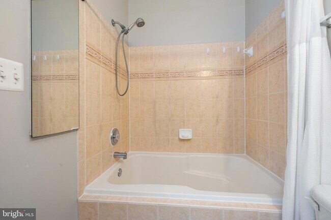 Building Photo - 4004 Meadow Trail Ln