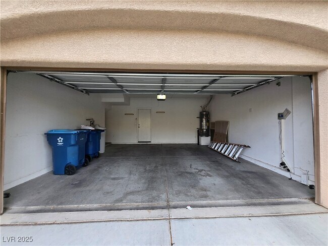 Building Photo - 10601 Cave Ridge St