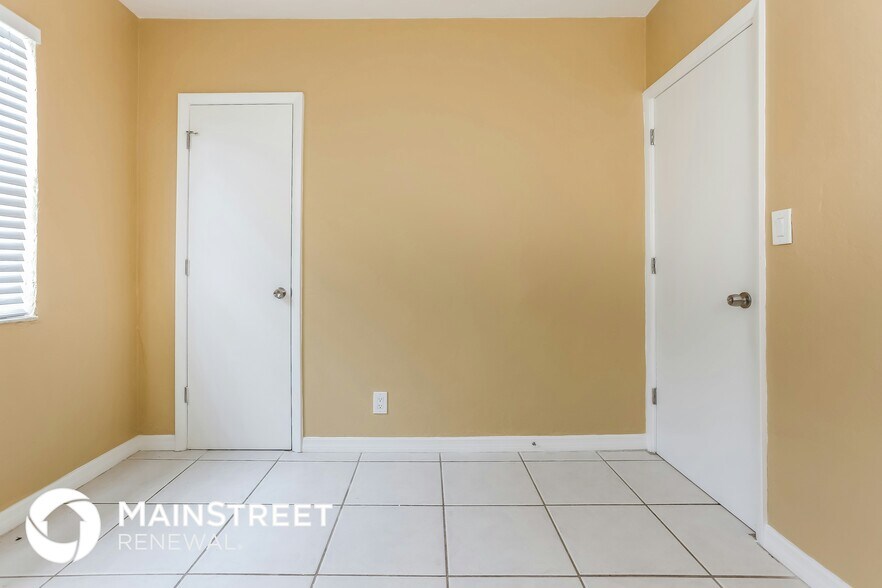 Building Photo - 1531 NW 12th Ct