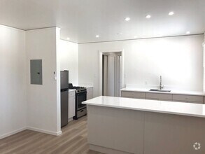 Building Photo - Renovated. Great Los Alamos location, No C...