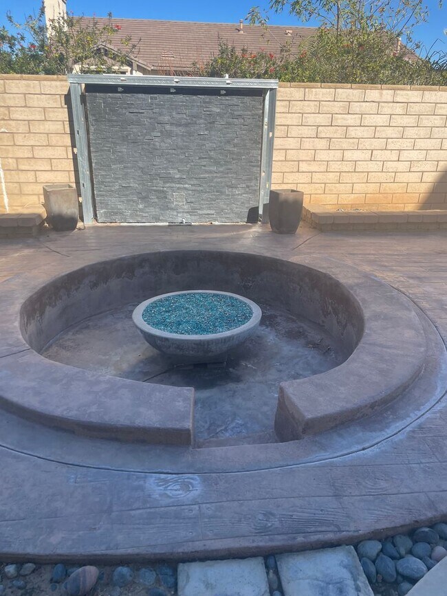 Building Photo - Pool/Spa Home