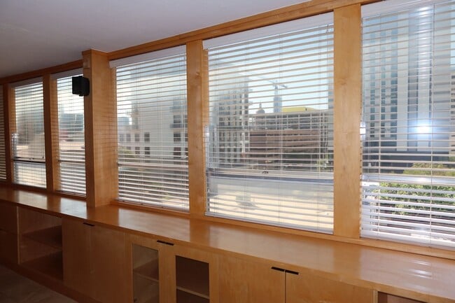 Building Photo - Downtown Studio / Home Office / All Bills ...