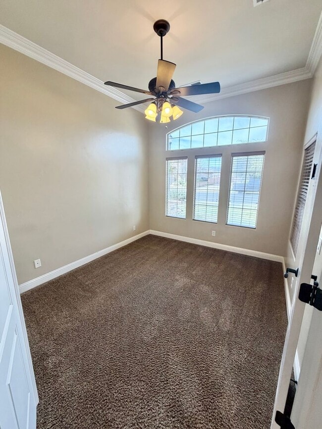 Building Photo - Beautiful 4 bed 2.5 bath Home!