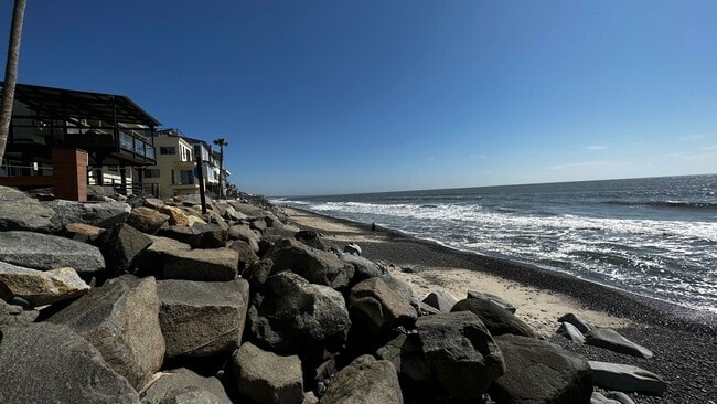 Building Photo - South Oceanside-Oceanfront Studio! Unfurnished with AC