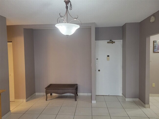 Building Photo - 1985 S Ocean Dr