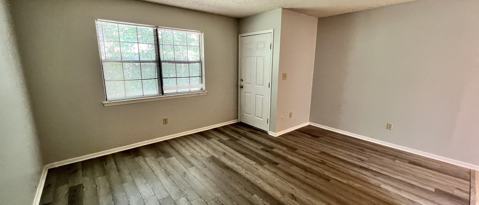 Building Photo - 2114 Hollyhill Rd